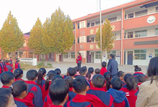 东魏小学阅读区