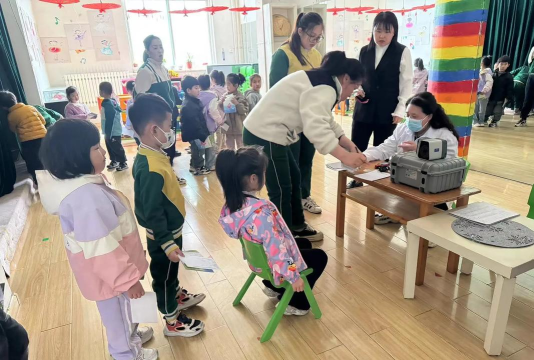 天津市西青区金色童年幼儿园阅读区