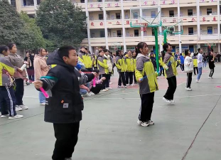 凯里市三棵树镇民族中学