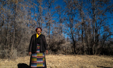 隆子镇新巴完小