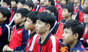 东莞东城朝盛学校(九年一贯制)阅读区