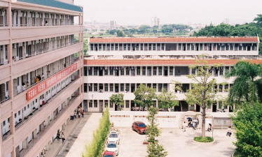 上海宝山中学阅读区