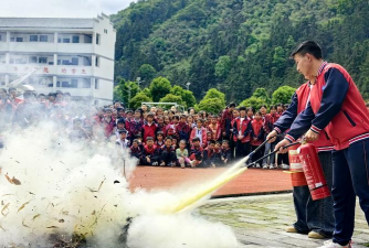 同德县河秀九年一贯制学校中学部阅读区