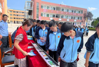 埝底初中阅读区