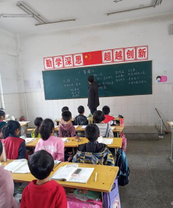 浚县白寺乡尚庄中心校阅读区