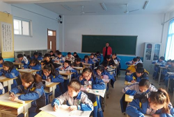 草场乡蒙古族初级中学