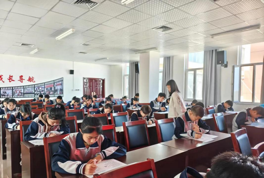 老达杖子乡第一初级中学