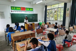龙颈镇中心小学