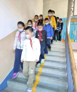 青岛燕儿岛路第一小学