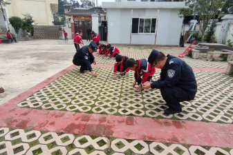 石屏县哨冲中心校