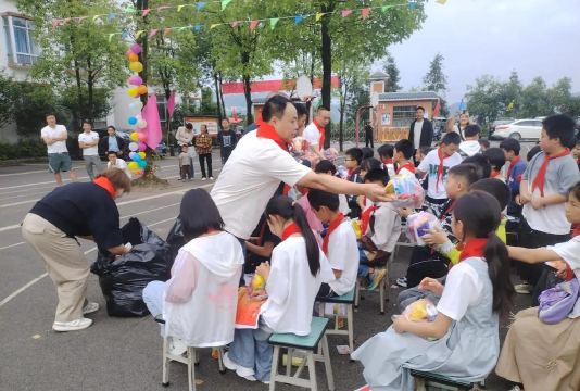 广安区代市镇梭罗小学校