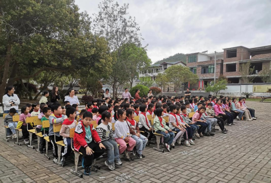 新兴县稔村镇兴育小学