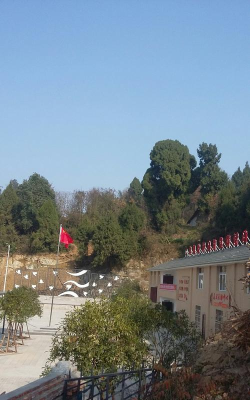 阆中市二龙镇小学校