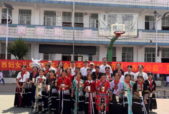 岑溪市安平镇白板中心小学