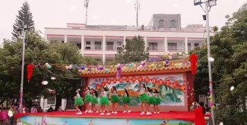 平南镇罗合小学