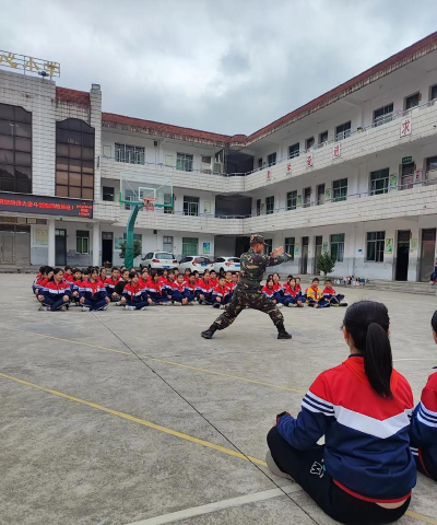 下甲乡峰洋村中心小学