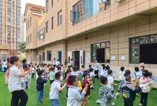 潮阳市两英东北新苗幼儿园