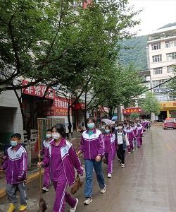 镇巴县泾洋初级中学