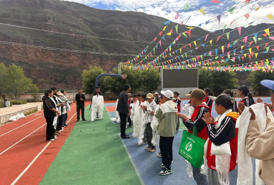 甘德县岗龙乡中心寄宿制小学