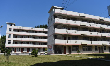 桂圩镇罗顺初级中学