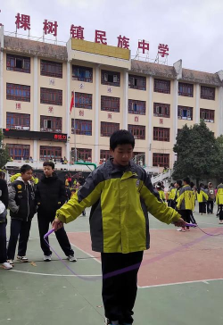 凯里市三棵树民族中学