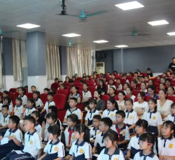 东莞市常平新朗实验学校