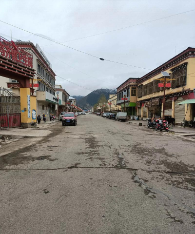 类乌齐县类乌齐镇第一中心小学