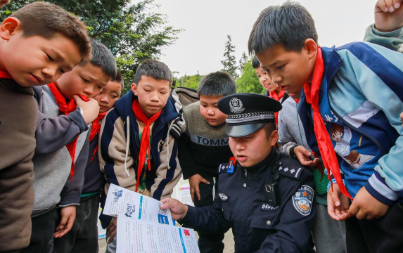 从江县刚边中学