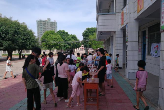 草潭镇第一小学