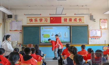 铜官山区东方红小学