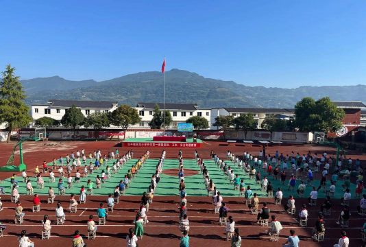 昆仑镇西龙小学