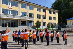 长白县十四道沟镇中学