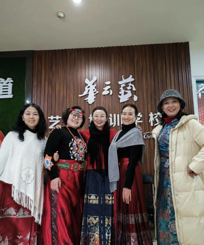 华阴市新艺代美术培训有限公司