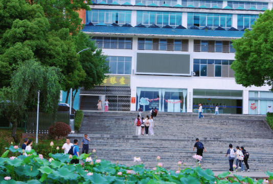 江西省萍乡市莲花县琴亭镇花塘中学