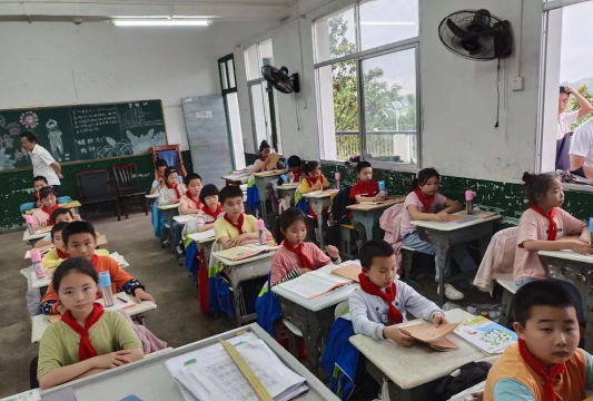 旺苍县盐河乡中心校