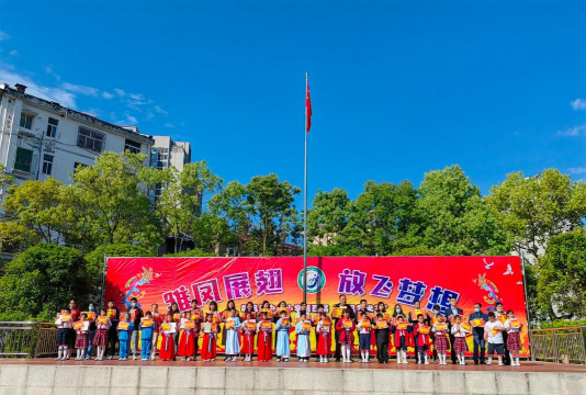 蓬溪县鸣凤镇小学