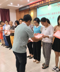 灵山镇罗权中心小学