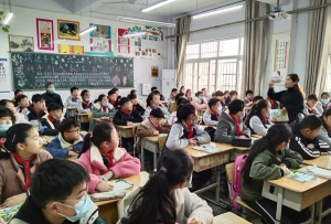 登封市白坪乡初中