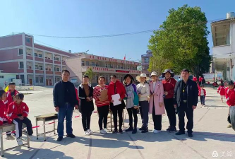 钟山镇龙马完小