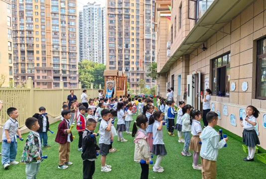 潮阳市两英东北新苗幼儿园