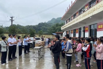 坡贡镇坡贡小学