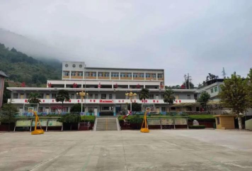 南宽坪镇中心小学