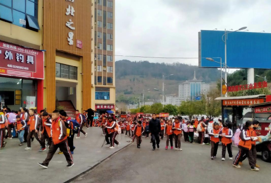 临夏市南龙镇南川小学