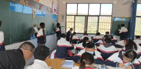 凯里市三棵树民族中学