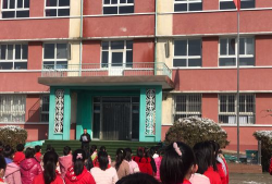 通化市铁厂镇中心小学校
