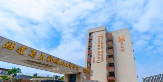 石狮鹏山工贸学校