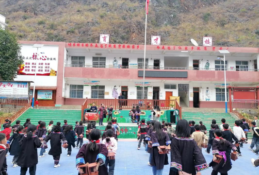 白毛坪民族中心小学