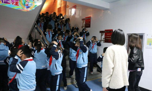 乌鲁木齐市第十三小学