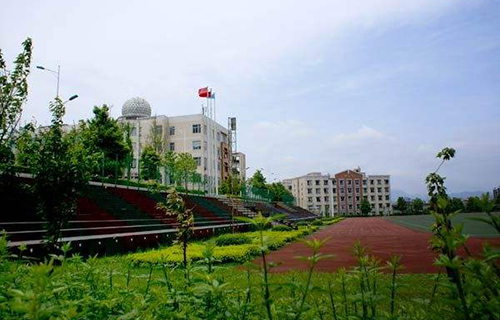 清镇市麦格苗族布依族乡麦格乡麦格中学