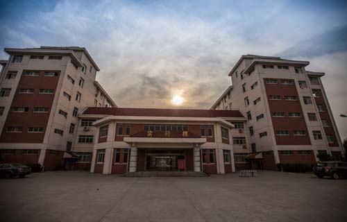 万山特区敖寨民族中学